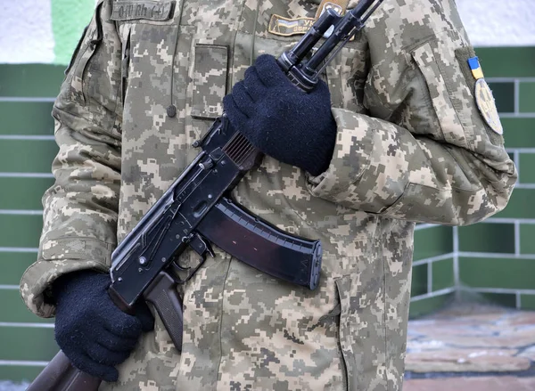 Ukrainian military with a gun_2 — Stock Photo, Image