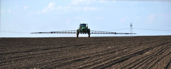 Self-propelled sprayer with the navigator_4