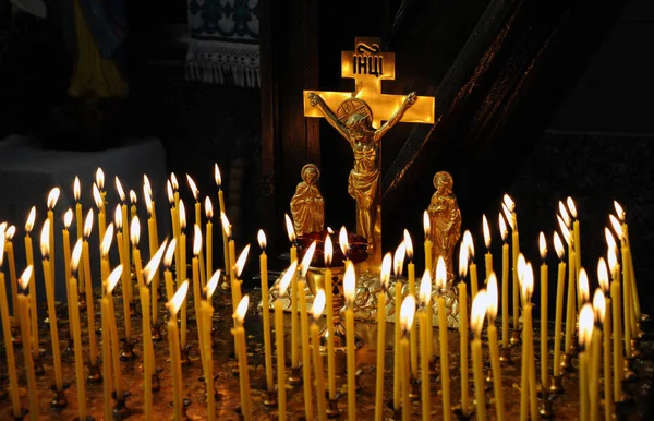 In the Christian temple candles are lit_2 — Stock Photo, Image