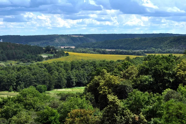 Paisaje panorámico de verano desde el punto más alto — Foto de Stock