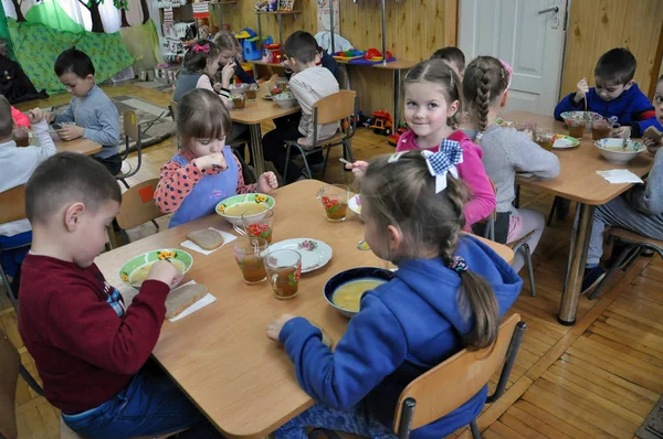 Lunch in kindergarten — Stock Photo, Image