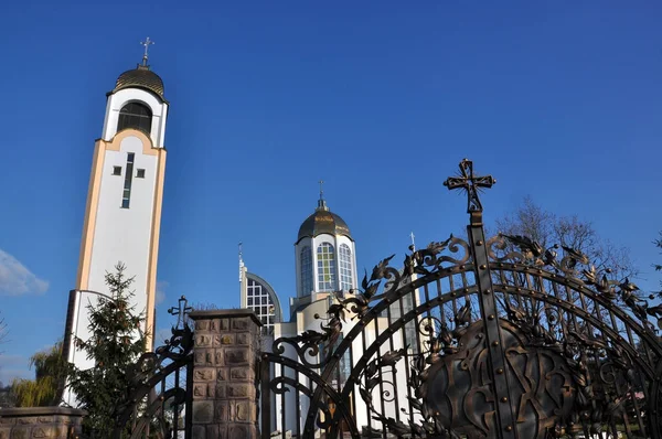 Dzwonnica i katedry najwyższego Apostołów Piotra i Pawła — Zdjęcie stockowe