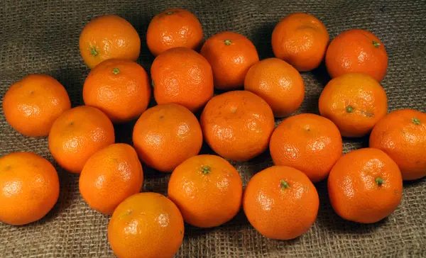 Mandarins in sackcloth — Stock Photo, Image