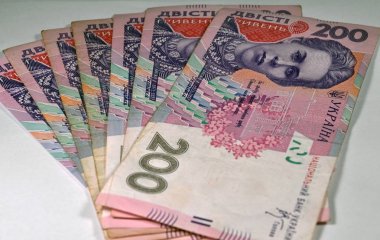 Işık arka planda Hryvnia notları