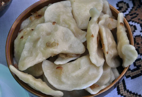 Bolinhos ucranianos com batatas e torresmos — Fotografia de Stock