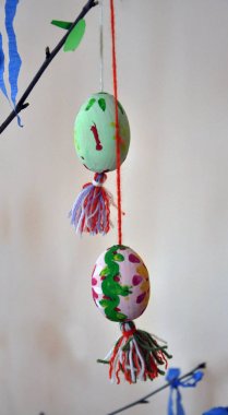 Bir iş parçacığı üzerinde Paskalya yumurtaları