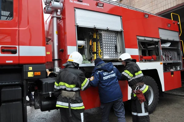 Пожарная и спасательная машина — стоковое фото