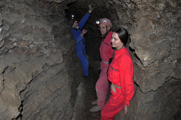 Speleologists and visitors in the gypsum cave