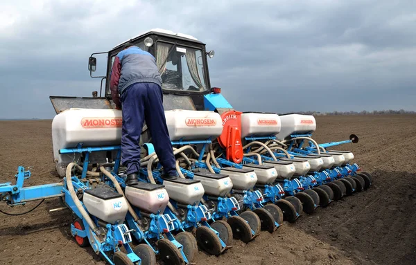 Semina di semi con semi e fertilizzanti — Foto Stock