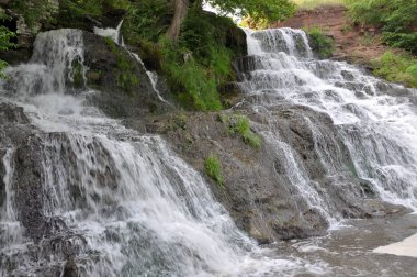 Dzhurinsky (Chervonogorodsky) şelale Ukrayna