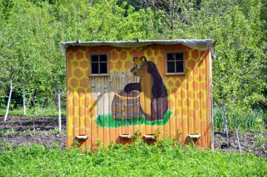 Aslında boyalı arıcılık evi