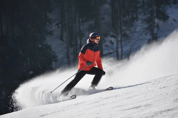 Turistas esquiando em Bukovel — Fotografia de Stock