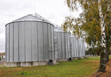 tahıl depolama siloları.