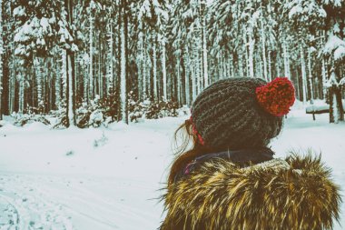 Kadın dağ keşfetmek