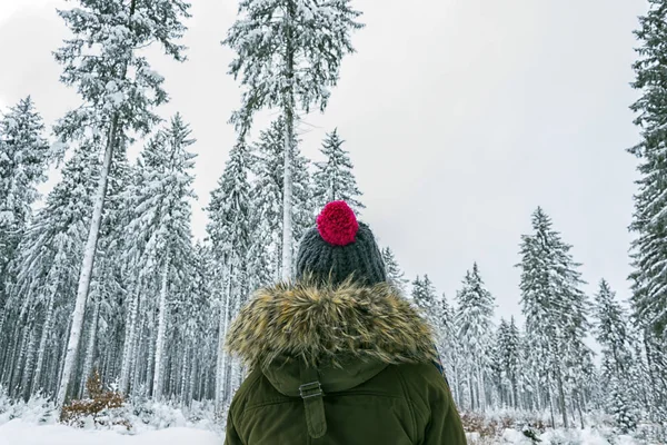 Kadın dağ keşfetmek