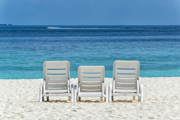 Três cadeiras de praia — Fotografia de Stock