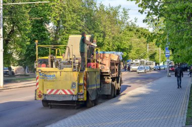 Sokaklarda temizlik makinesi var. Kapat..