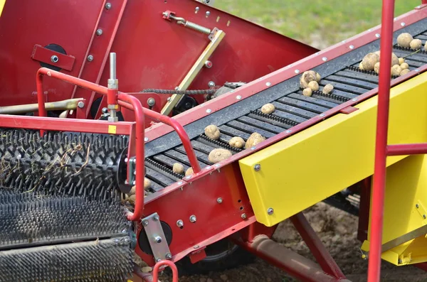 Close Potato Digging Machine Working Fields — Stock Photo, Image