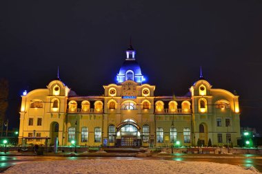 Lutsk Tren İstasyonu Geceleyin.