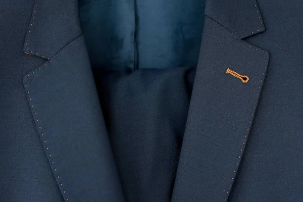 Klassisk Mörkblå Formell Kostym Närbild — Stockfoto