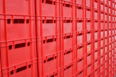 Bir sürü kırmızı plastik kutu. Kusursuz desen.