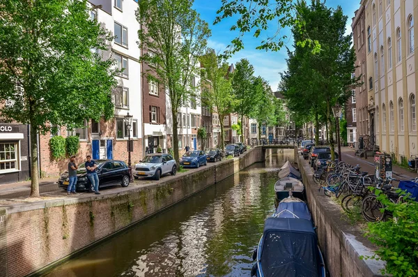 Canales Ámsterdam Con Barcos Los Terraplenes Vista Tradicional Ciudad — Foto de Stock