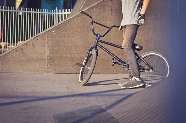 Bmx Motard Dans Parc Patinage Extrême Image Tonique — Photo