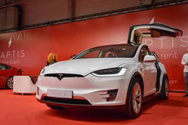 Tesla Model X motor fuarında sergilendi. 