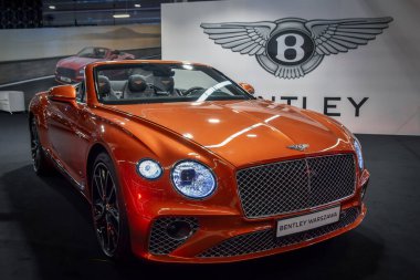 Bentley New Continental GT 'nin açılışı otomobil fuarında. Seçici odak.