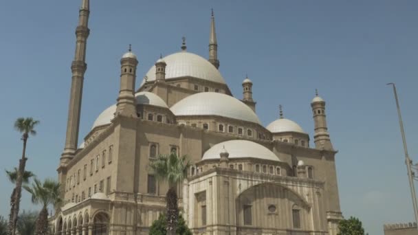 Tiro de perto da mesquita de alabastro no cairo — Vídeo de Stock