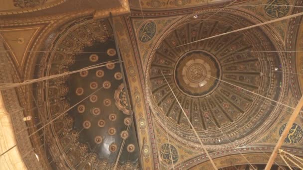 CAIRO, EGYPTE - 26 SEPTEMBRE 2016 : le plafond de la mosquée d'albâtre à Cairo — Video