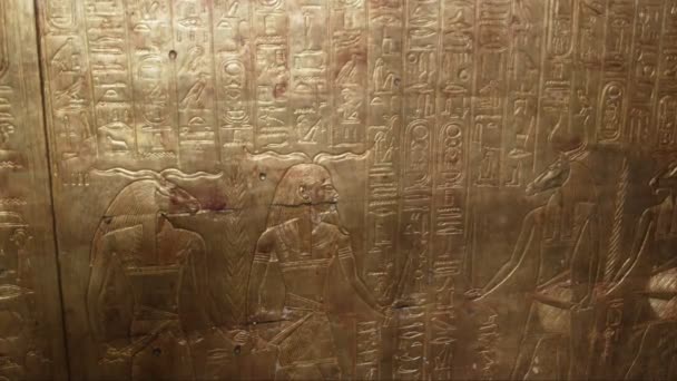 Kairó, Egyiptom-szeptember 26., 2016 a pharoah Tutankhamon a kairói sírkápolna — Stock videók