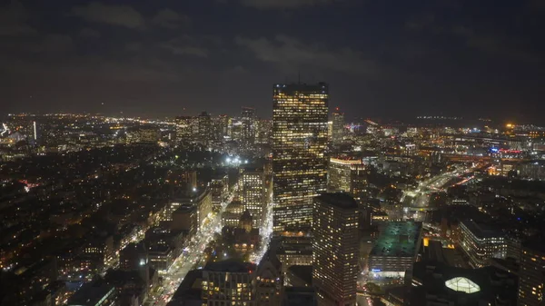 Uma foto noturna de Boston da torre prudencial — Fotografia de Stock