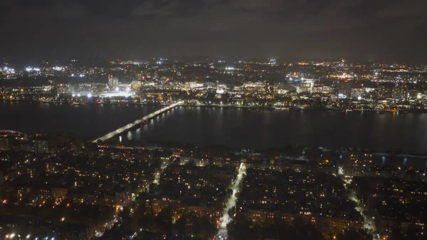 Noite tiro de bostons charles rio na direção do MIT a partir do deck de observação de skywalk em Boston — Fotografia de Stock
