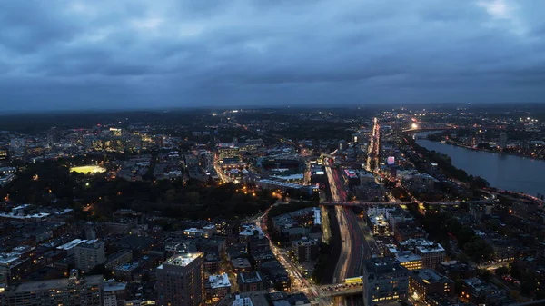 Nattetid i centrum av Boston i riktning mot Fenway Park från observationsdäcket i Skywalk i Boston — Stockfoto