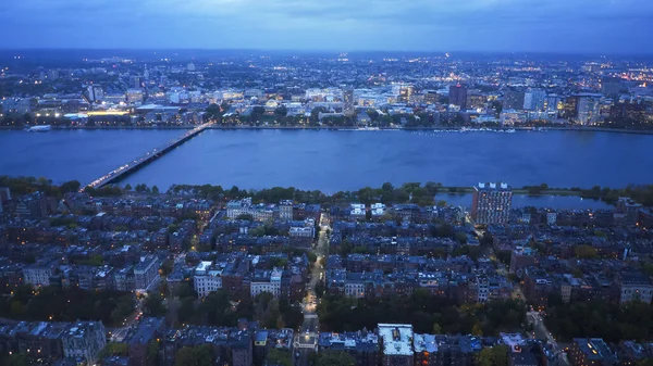 Skymning skott av bostons Charles floden och MIT — Stockfoto
