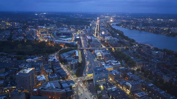 Kväll skott av kolv i riktning mot Wrigley fält — Stockfoto