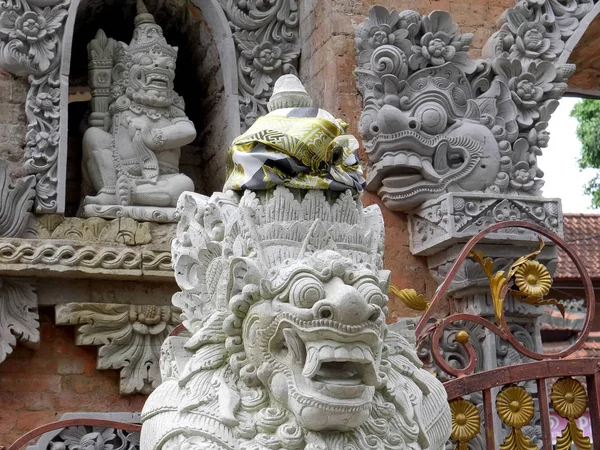 Stone faces at puri saren ubud palace in ubud, bali — Stock Photo, Image