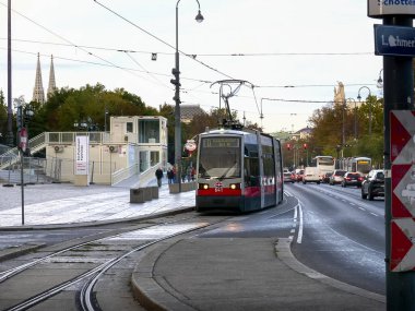 Viyana, AVUSTRIA, ECTOBER, 9, 2017 Viyana 'daki elektrikli tramvaya yakın çekim
