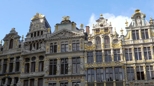 BRUSELAS, BÉLGICA - 13 DE OCTUBRE DE 2017: las casas gremiales en gran lugar en Bruselas — Foto de Stock