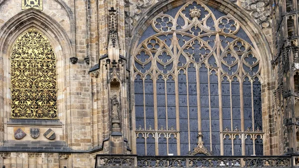 Zblízka záběr katedrály sv. Víta v Praze — Stock fotografie