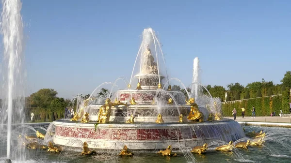 Paříž, Francie - 15. října 2017: latonská kašna na zámku Versailles, Paříž — Stock fotografie