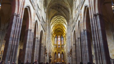 PRAG, CZECH Cumhuriyet - 10 Ekim 2017: St. Vitus Katedrali Prag Kalesi nave