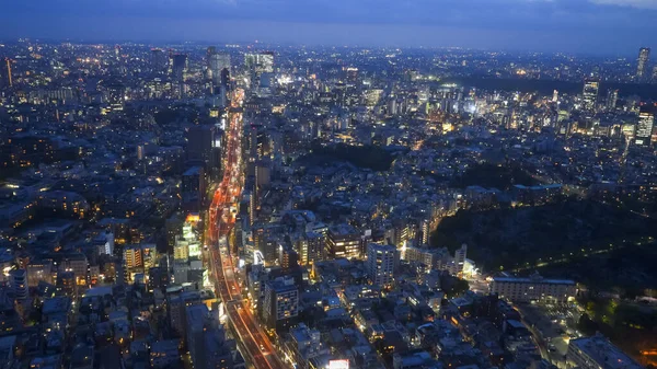 Route 3 Shuto Schnellstraße vom Mori-Turm in der Abenddämmerung in Tokio — Stockfoto