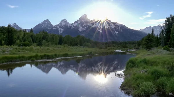 Pôr do sol atrás de grande teton de desembarque schwabachers — Fotografia de Stock