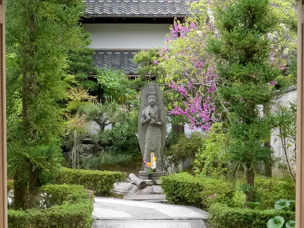Kyoto 'daki Tenryuji tapınağının avlusunu kapatın. — Stok fotoğraf