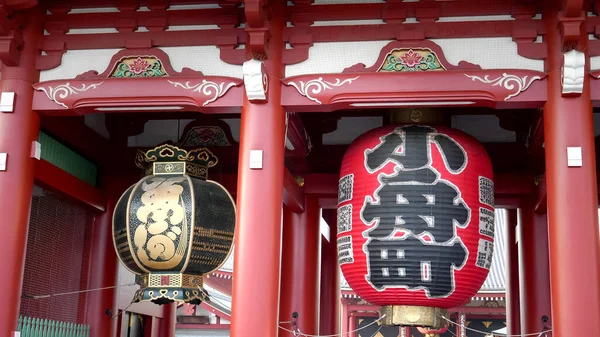 TOKIO, Japonsko - duben, 20, 2018: papírové lucerny v chrámu sensoji v Tokiu — Stock fotografie