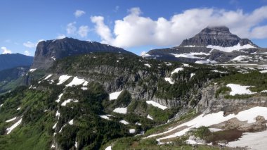 Bay Clements, Buzul Ulusal Parkı 'ndaki Logan Geçidi' nde.
