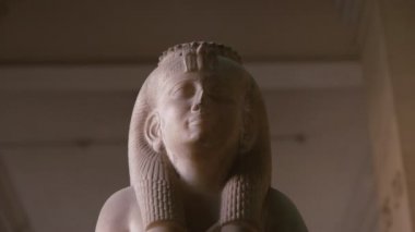 CAIRO, EGYPT- EPTEMBER, 26, 2016: Kahire 'de bir amenirdis heykelinin yakın çekimi