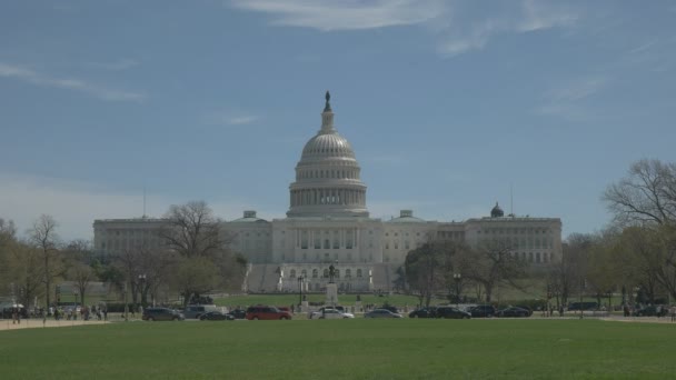 Ráno široký výhled na západní stranu budovy hlavního města ve Washingtonu D.C. — Stock video